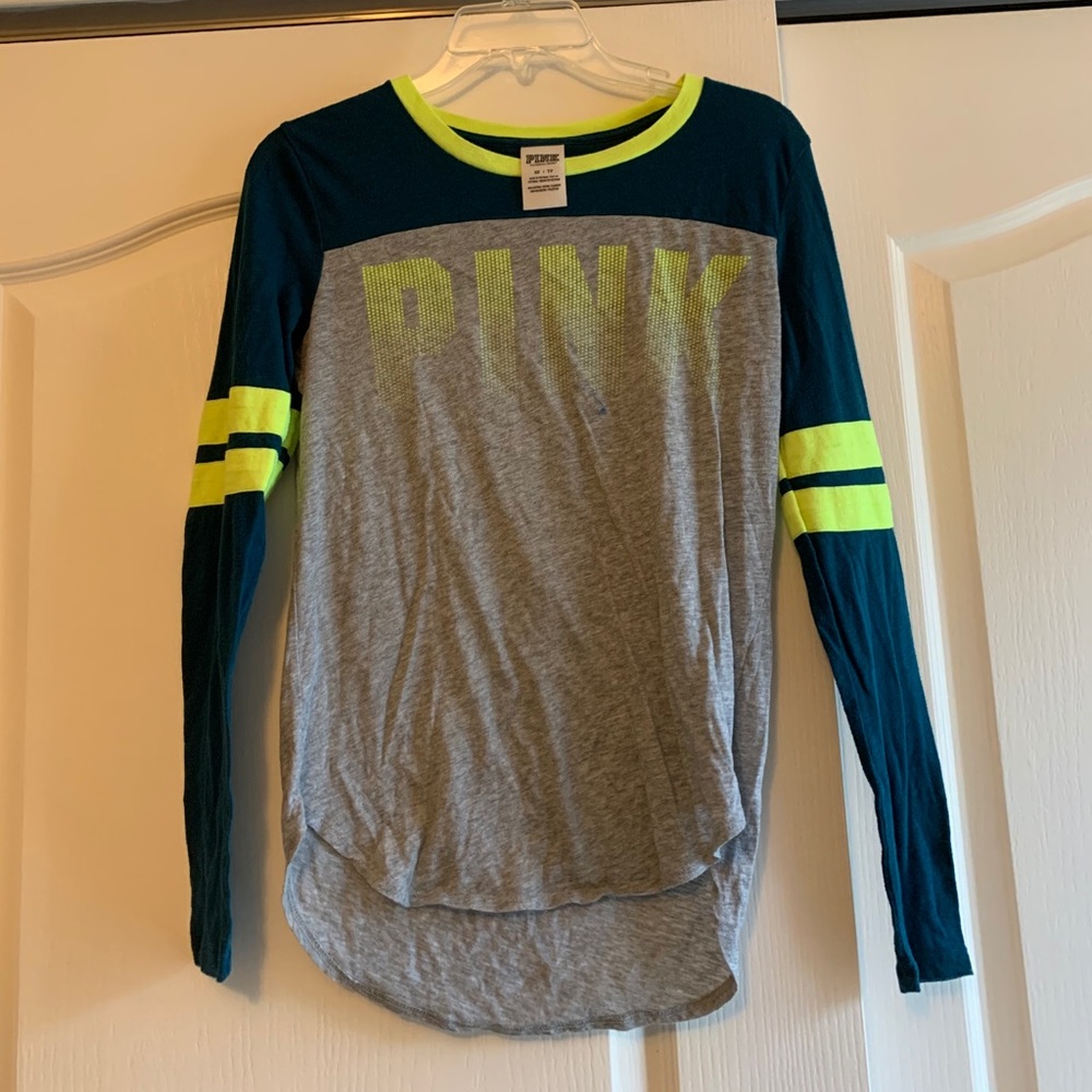 VS Pink Long sleeve Tee